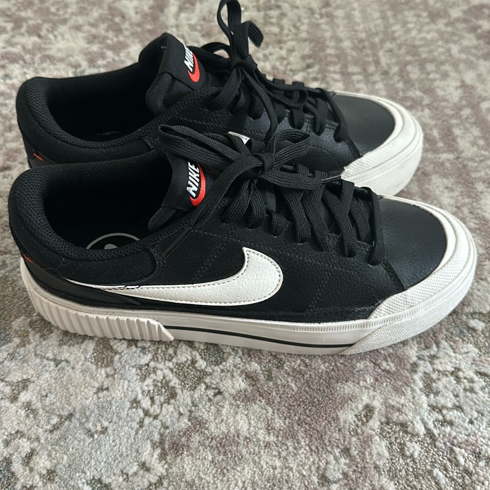 WOMEN'S NIKE COURT LEGACY LIFT CASUAL SHOES